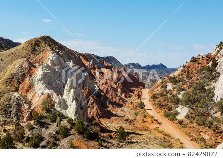 Cottonwood road 82429072