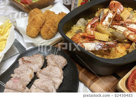 自製海鮮飯和自製米飯 自製海鮮飯和自製米飯 82430483
