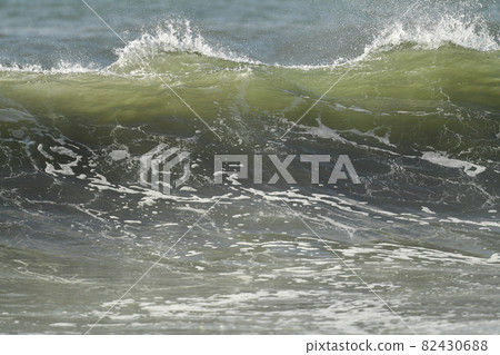 Wave sea emigration 82430688