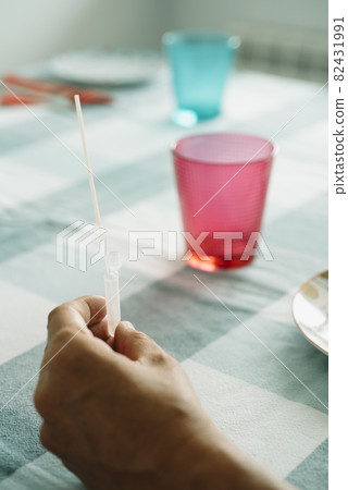 taking a covid-19 rapid test before lunch 82431991