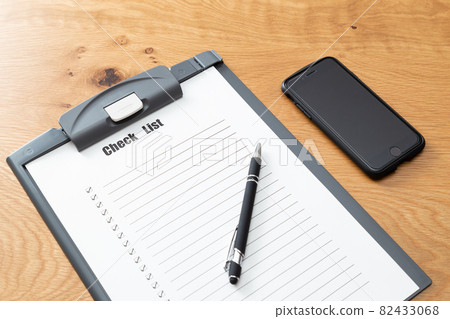 Check sheet and smartphone Check sheet and smartphone 82433068