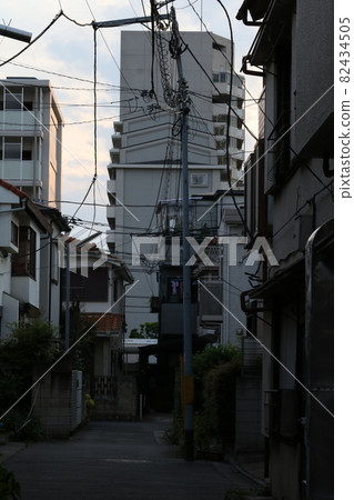 Evening residential area scenery 82434505