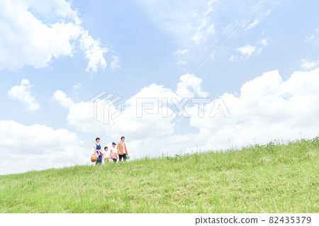 A family A family 82435379