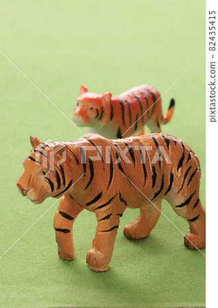 A tiger 82435415