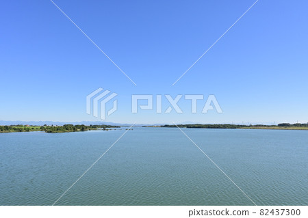 A panoramic view from the embankment of the Kiso River, a first-class river A panoramic view from the embankment of the Kiso River, a first-class river 82437300