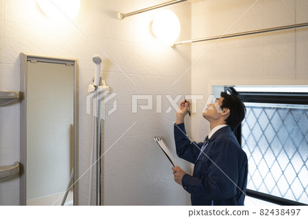 Salesman making a quote for bathroom remodeling 82438497