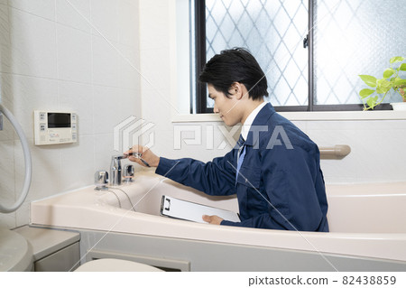 Salesman making a quote for bathroom remodeling Salesman making a quote for bathroom remodeling 82438859