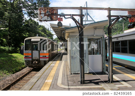 Otari Station Line 3 Kiha 120 354 Oito Line from Minami-Otari to Itoigawa is stopped From the Itoigawa side Otari Station Line 3 Kiha 120 354 Oito Line from Minami-Otari to Itoigawa is stopped From the Itoigawa side 82439165