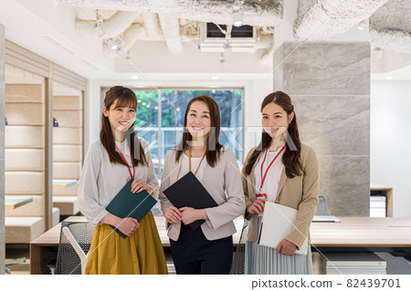 Business woman shooting cooperation "+ SHIFT NO GIZAKA" Business woman shooting cooperation "+ SHIFT NO GIZAKA" 82439701