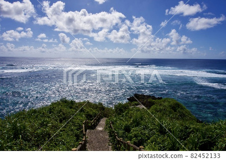 Miyakojima, Okinawa Prefecture Horizons, paths and waves Miyakojima, Okinawa Prefecture Horizons, paths and waves 82452133