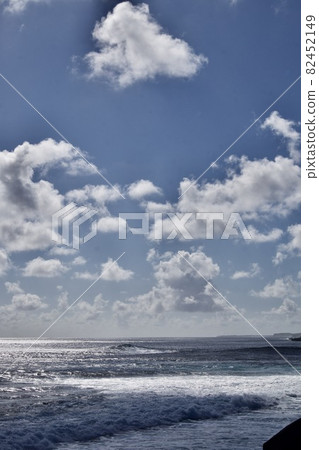 Miyakojima, Okinawa Prefecture Horizon and typhoon swell Miyakojima, Okinawa Prefecture Horizon and typhoon swell 82452149