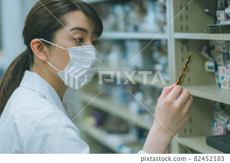 Dispensing pharmacy Pharmacist dispensing business Dispensing pharmacy Pharmacist dispensing business 82452183