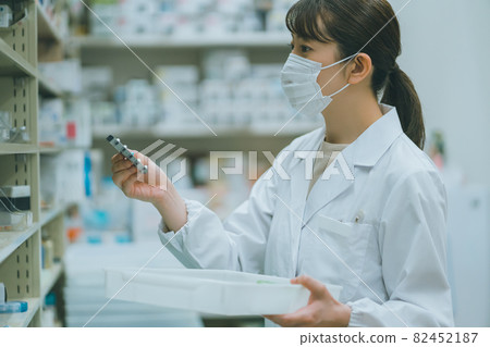 Dispensing pharmacy Pharmacist dispensing business 82452187