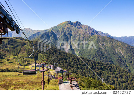 秋天的天神平和谷川岳 82452727
