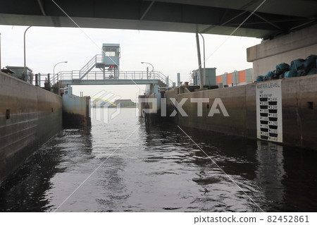 Nakagawaguchi Canal Gate of Nakagawa Canal When the gate is closed, the tide level is 0.4m (Nagoya Port) Nakagawaguchi Canal Gate of Nakagawa Canal When the gate is closed, the tide level is 0.4m (Nagoya Port) 82452861
