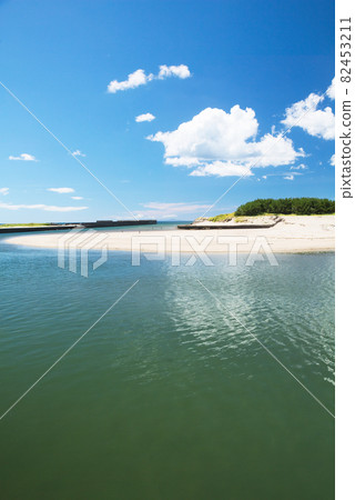 Around the mouth of the Isaku River and the blue sky in summer Around the mouth of the Isaku River and the blue sky in summer 82453211