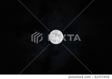 中秋月，夜空中的滿月 82455409