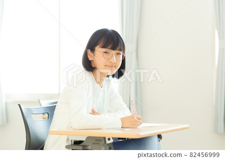 Teenage student photography cooperation: Japanese language school attached to Chuo Institute of Technology Teenage student photography cooperation: Japanese language school attached to Chuo Institute of Technology 82456999