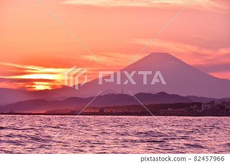 富士山圖 Thirty-six Views of Mt. Fuji: Fuji from the Minobu River