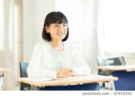 Teenage student photography cooperation: Japanese language school attached to Chuo Institute of Technology Teenage student photography cooperation: Japanese language school attached to Chuo Institute of Technology 82458102