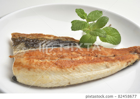 Grilled fresh and delicious milkfish 82458677