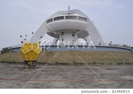 Architectural landmark of the Tropic of Cancer 82460653