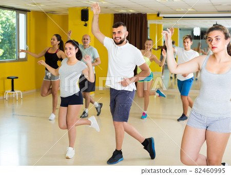 Women and men are dancing boogie-woogie in pairs 82460995