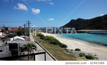 Aka Bridge connecting Aka Island and Geruma Island in Okinawa Prefecture 82461966