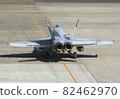 美國海軍航空母艦F/A-18C大黃蜂戰鬥轟炸機在地面滑翔 82462970