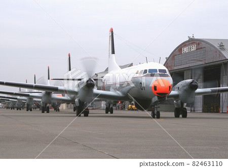 YS-11T海上自衛隊國產教練機編隊落地 YS-11T海上自衛隊國產教練機編隊落地 82463110