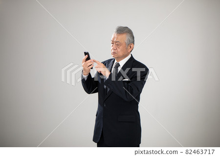 Businessman senior man smartphone worried 82463717
