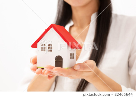 Real estate housing model at hand Real estate housing model at hand 82465644
