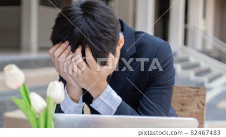 Businessman concept the businessmen using his both hands covering the forehead feeling desperate because of encountering the biggest problem 82467483