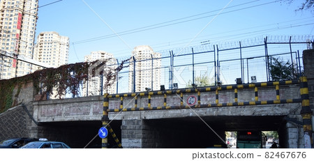 戰前鐵路橋，帶有文化大革命的口號（中國大連） 82467676