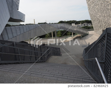 Wide and long inorganic stairs Wide and long inorganic stairs 82468425