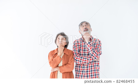 Senior couple worried, thinking, getting angry Senior couple worried, thinking, getting angry 82468455
