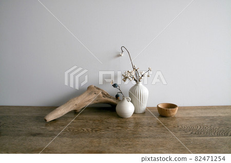 Autumn interior dry fruit and driftwood 82471254
