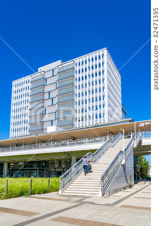 [Kanagawa] Cityscape around Ebina Station with a refreshing blue sky 82471395