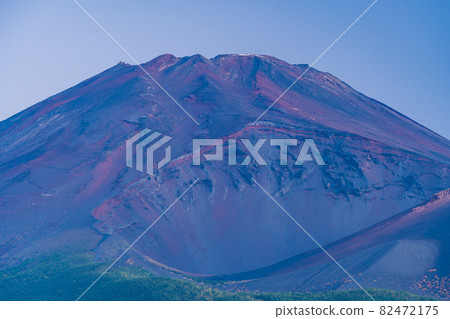 (Shizuoka Prefecture) Autumn Mt. Fuji seen from Mizugatsuka Park in Susono City before dawn (Shizuoka Prefecture) Autumn Mt. Fuji seen from Mizugatsuka Park in Susono City before dawn 82472175