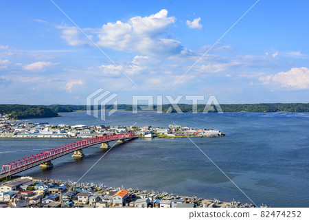 The sea, bridges and towns of Akkeshi in the eastern part of Hokkaido 82474252