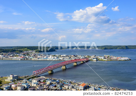 The sea, bridges and towns of Akkeshi in the eastern part of Hokkaido 82474253