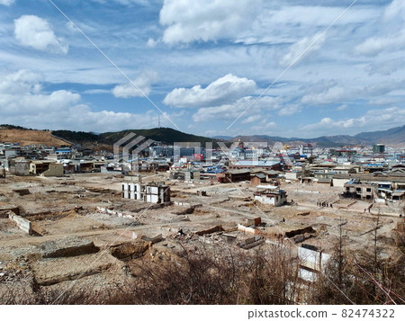 中國雲南香格里拉被燒毀的痕跡 中國雲南香格里拉被燒毀的痕跡 82474322