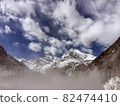 中國四川貢嘎山雲霧繚繞 82474410