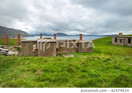 The ruins of Lenan Head fort at the north coast of County Donegal, Ireland. 82474614