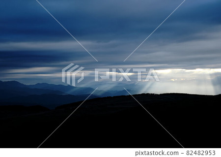 Evening sky before sunset 82482953