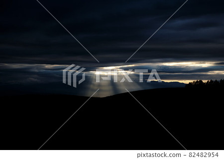 Evening sky before sunset 82482954
