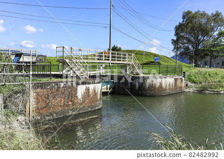 Ishii Lock, National Important Cultural Property, Japan's oldest brick movable gate, 82482992