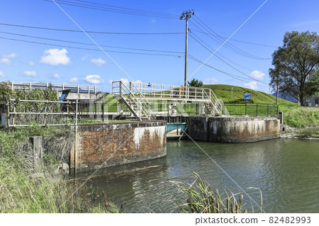 石井鎖，國家重要文化財產，日本最古老的磚砌活動門， 82482993