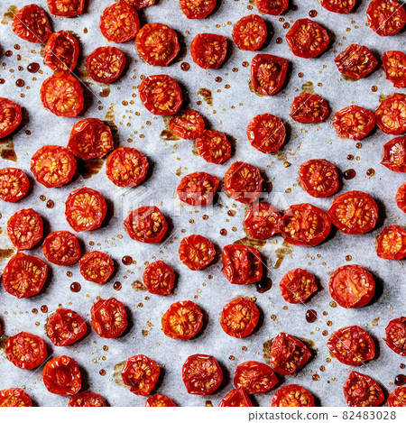 Sun-dried cherry tomatoes with olive oil and balsamic vinegar 82483028