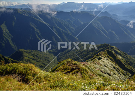 秋天的山脈,谷川西黑脊 秋天的山脈,谷川西黑脊 82483104